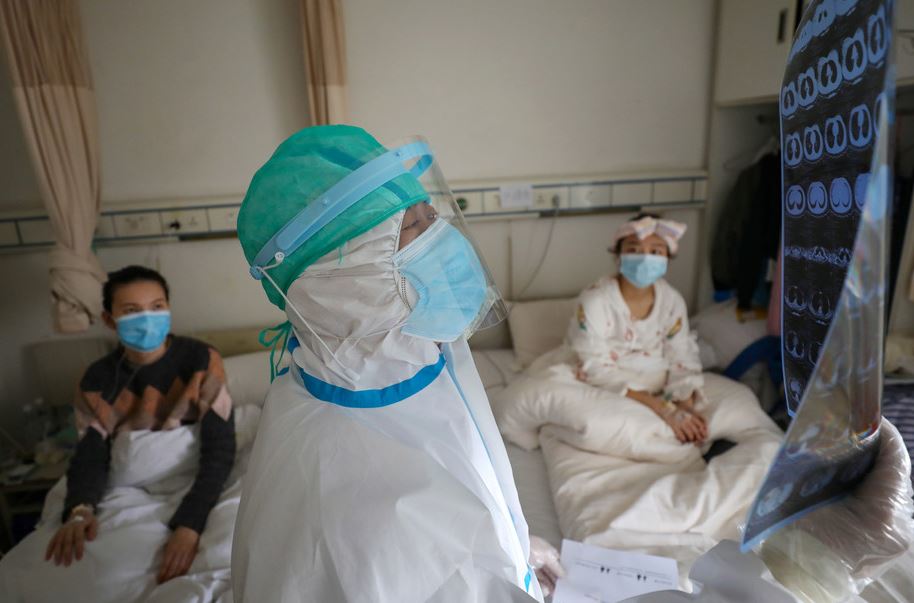 Descubren en China una inusual manera de aliviar a los pacientes graves con coronavirus