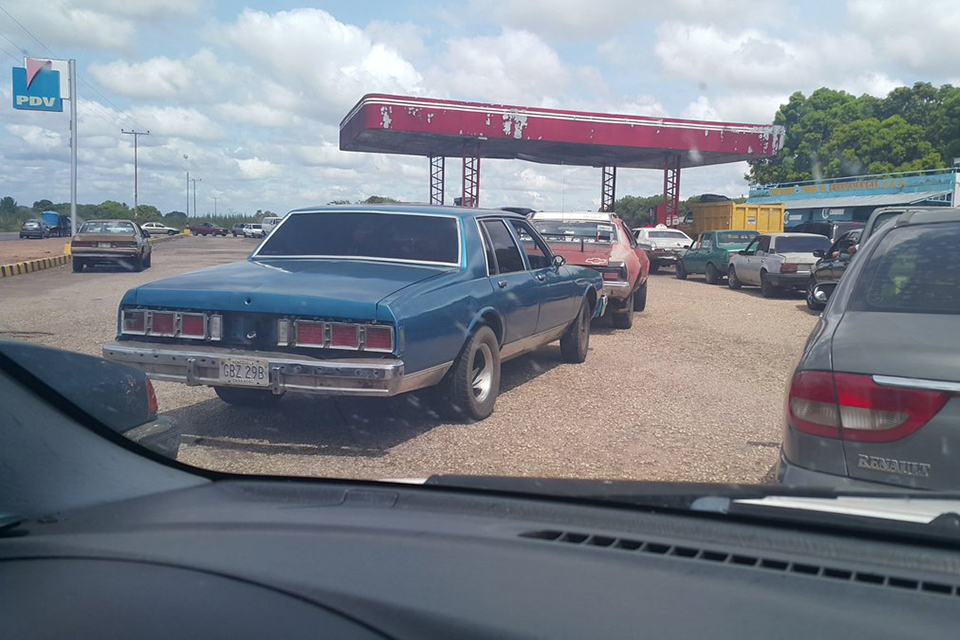 ¡Más escasez! Régimen de Maduro mencionó cuáles sectores serán “priorizados” para surtir gasolina en Bolívar (Foto)