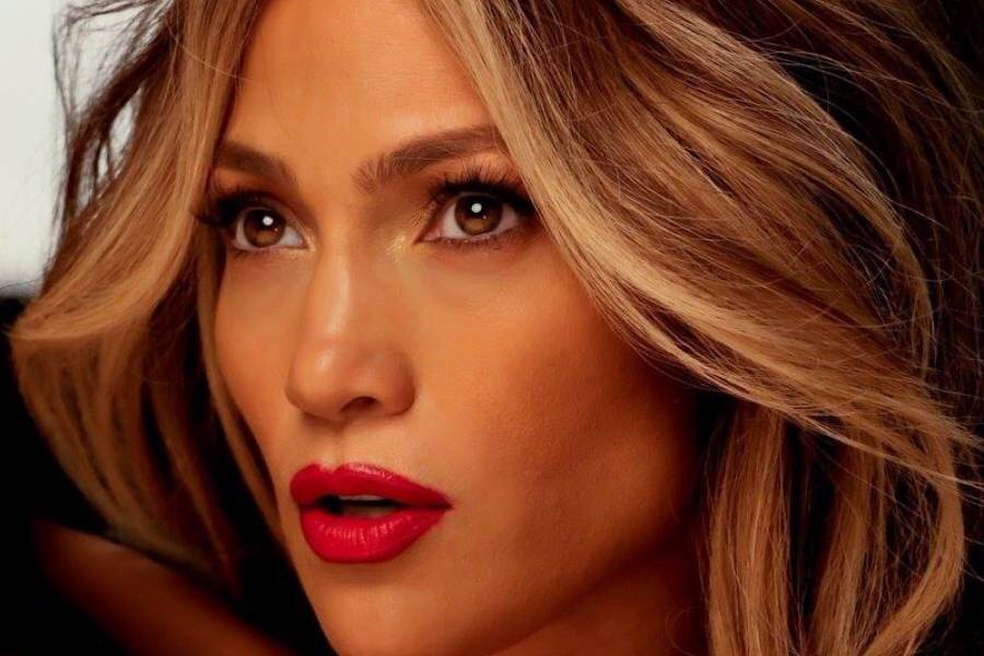 En plena cuarentena, Jennifer Lopez mostró todos sus atributos con sensual ropa íntima