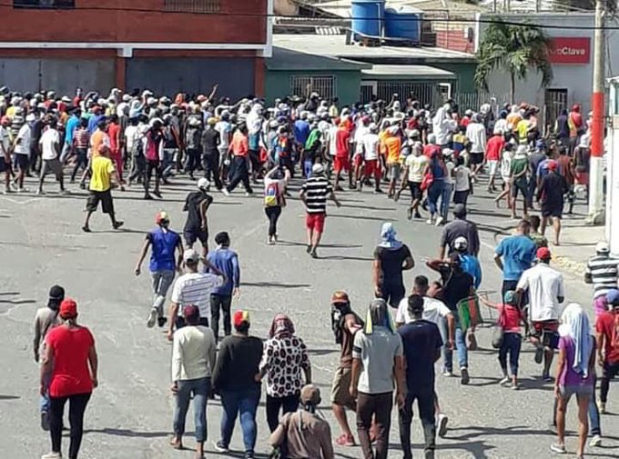 Pescadores en Araya se enfrentaron a las fuerzas represoras del régimen por la ausencia de la gasolina (FOTOS+VIDEO)