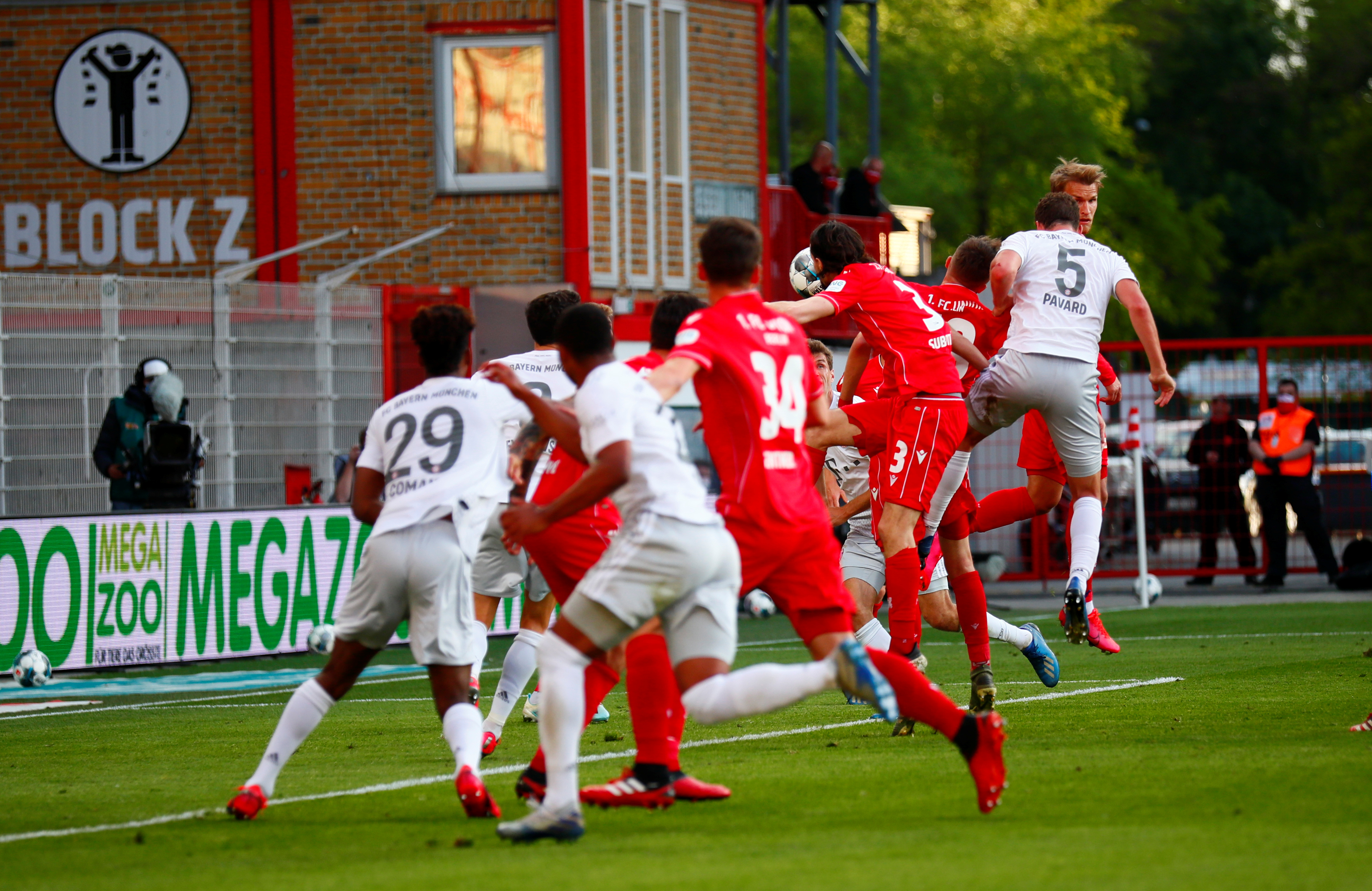 La Bundesliga tuvo una jornada exitosa en su regreso tras la pandemia del coronavirus (Fotos)