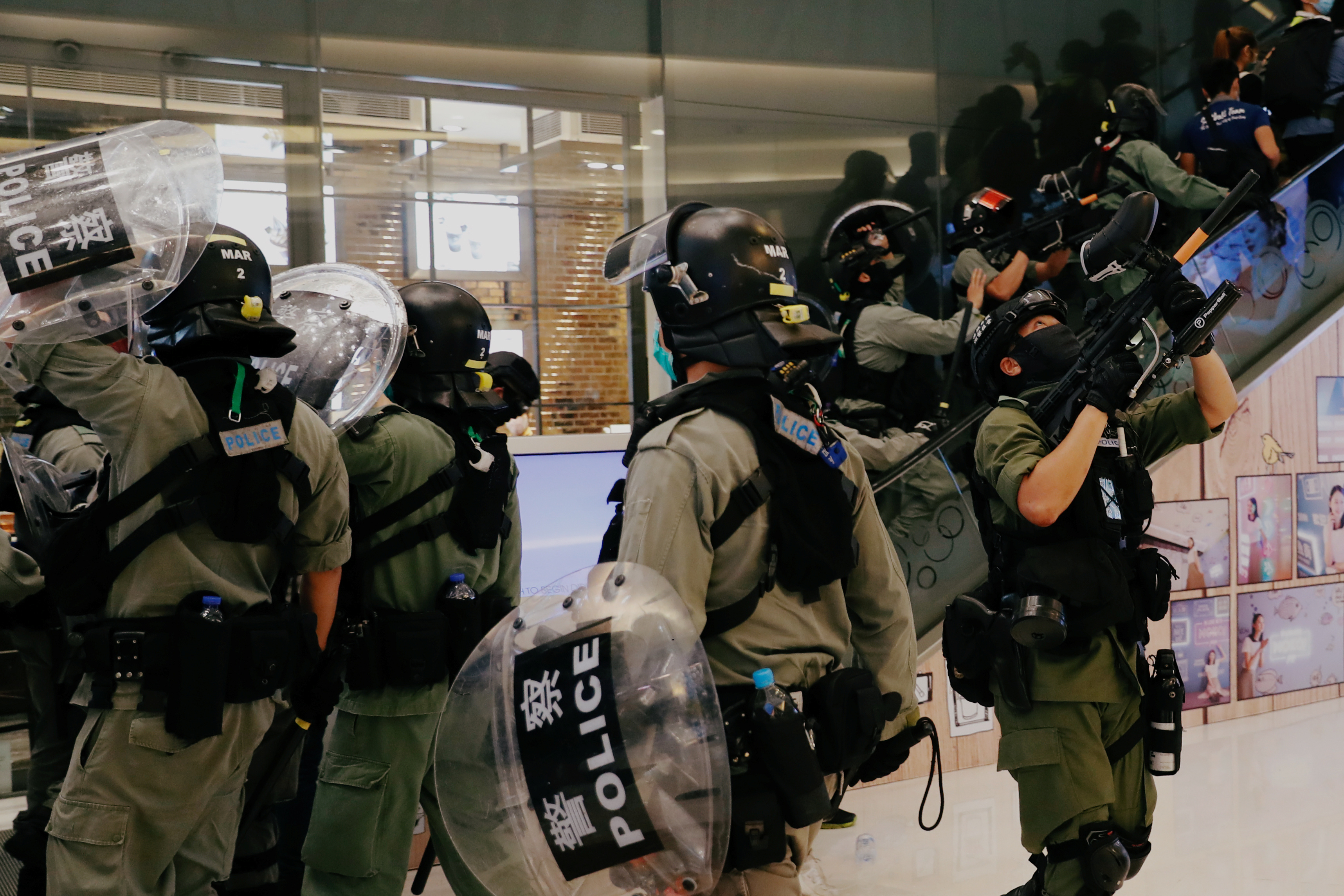 La policía antidisturbios vuelve a intervenir contra manifestantes en Hong Kong