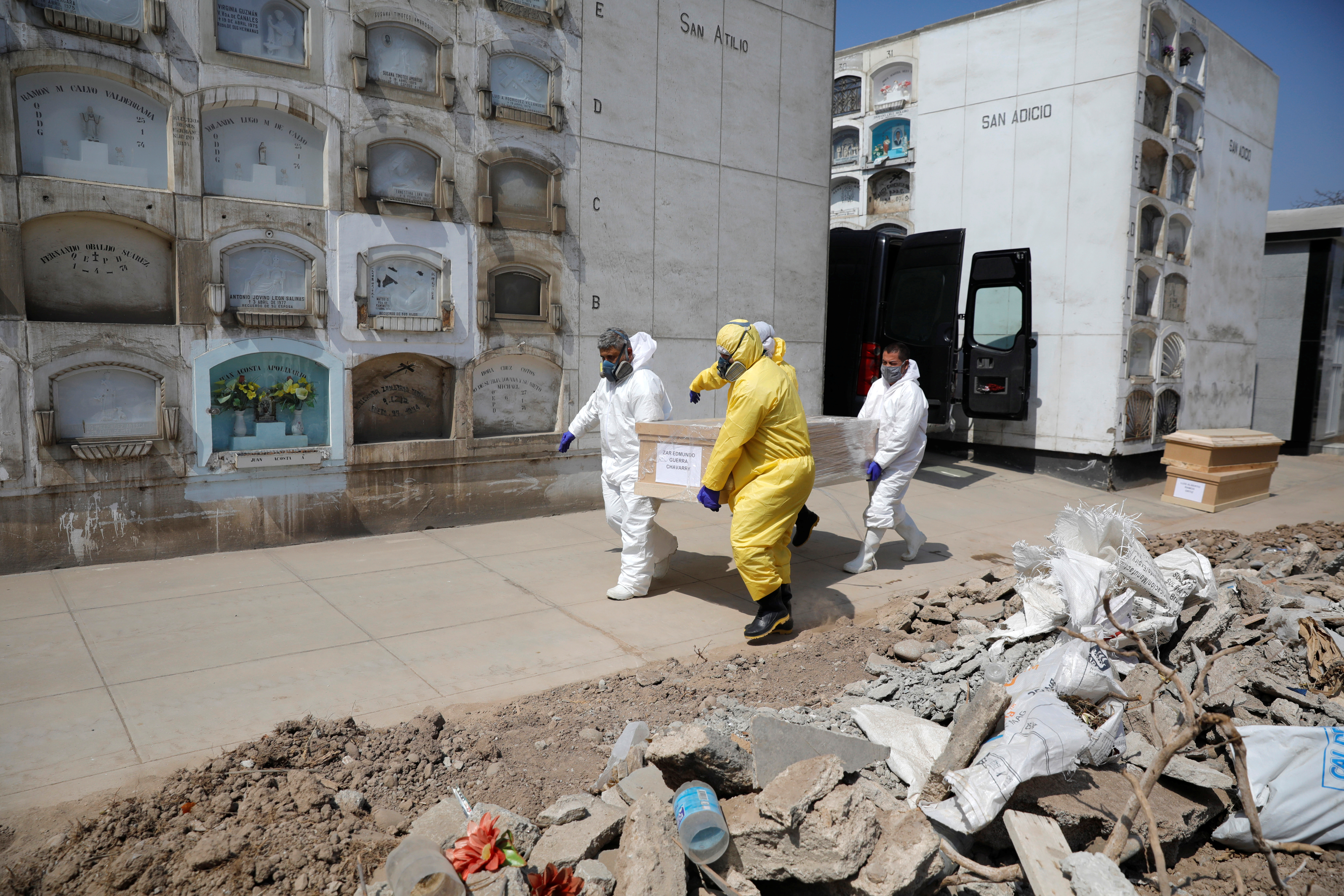 Perú reanuda algunas actividades pero muertes por coronavirus siguen aumentando