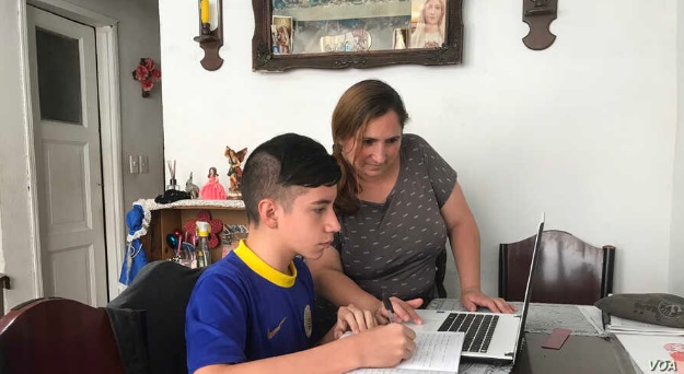 Educación digital en Colombia: El reto para migrantes venezolanos