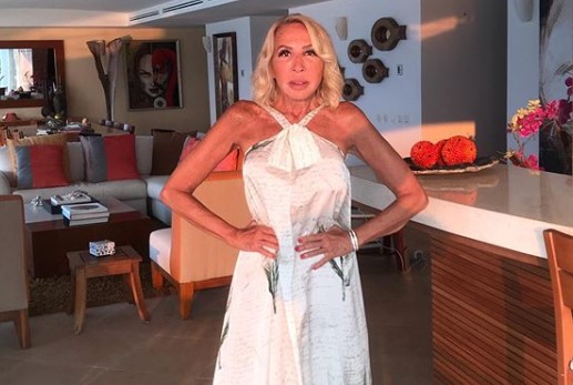 “¡Aquí llegó tu tiburón!”: Laura Bozzo bailó al ritmo de Bad Bunny en traje de baño 