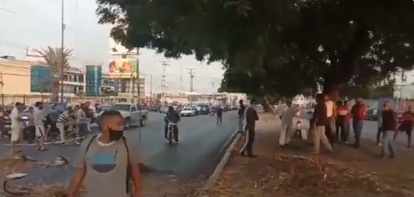 Habitantes trancan la Intercomunal Turmero-Maracay para exigir combustible este #6May (Video)