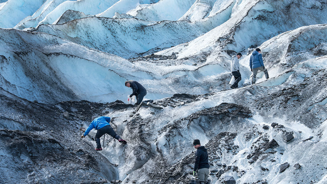 Hallaron un avión estrellado en 1952 con restos de sus pasajeros en un glaciar de Alaska