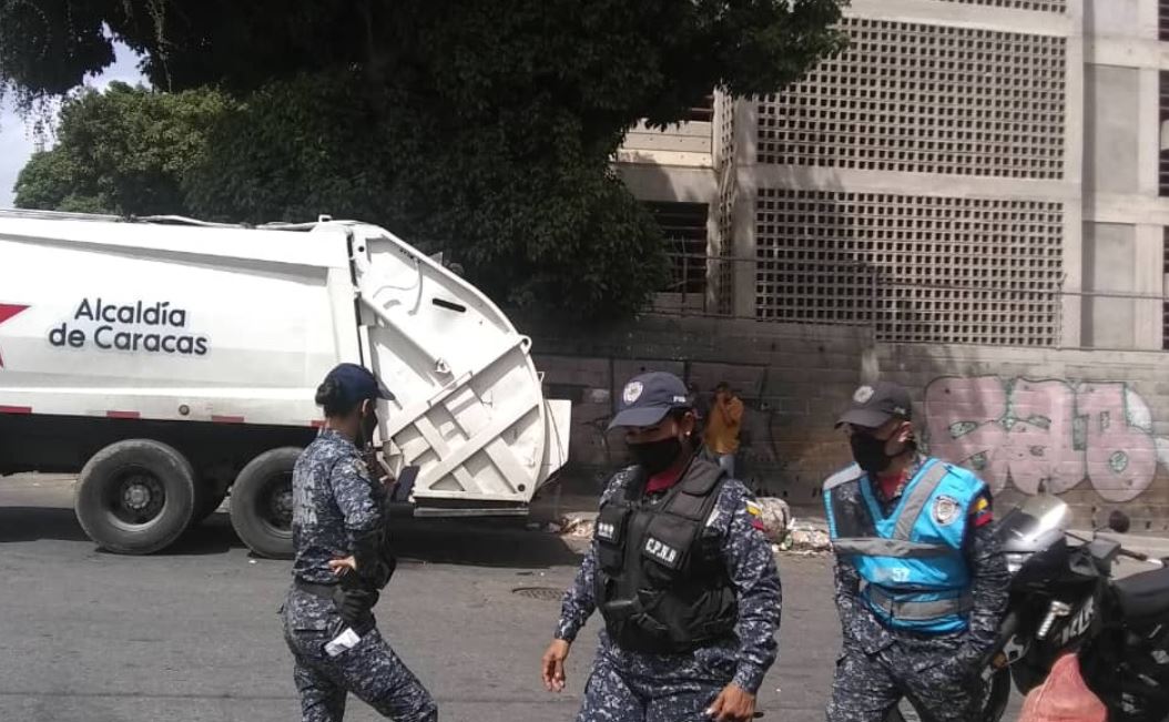 Hallan cadáver dentro de un contenedor de basura en la avenida Andrés Bello este #23Jun