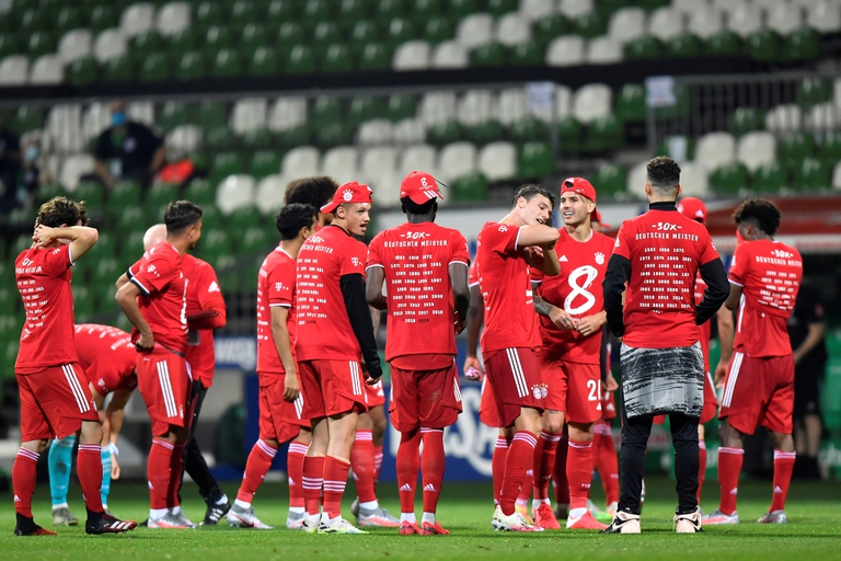 El extraño festejo del Bayern Múnich tras consagrarse campeón en un estadio desierto (Fotos y video)