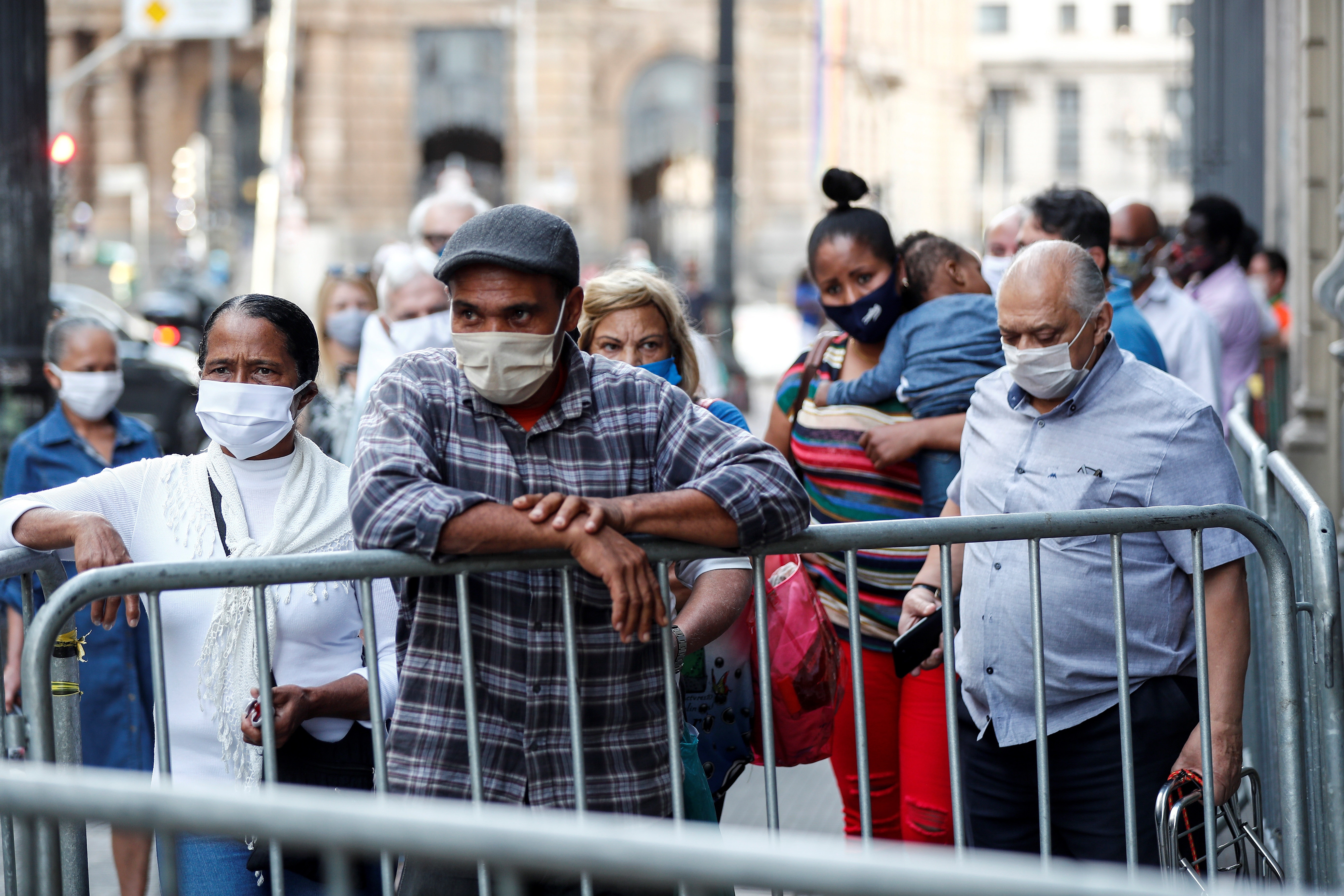 Brasil superó las 142 mil muertes por coronavirus