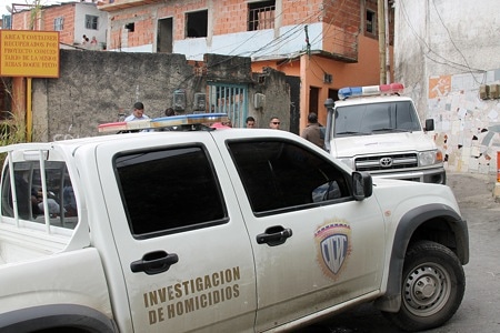 A puñaladas mataron a un hombre dentro de su vivienda en Catia la Mar