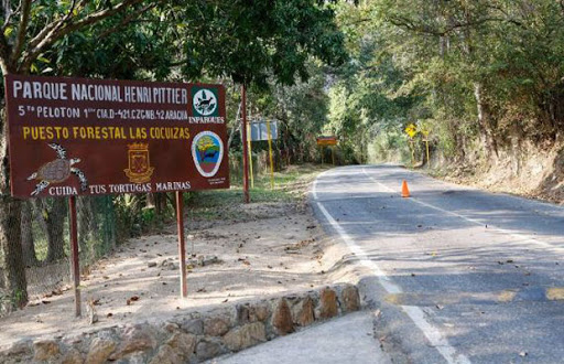 Tras fuertes lluvias, los deslizamientos de rocas imposibilitan acceso a Choroní (Fotos)