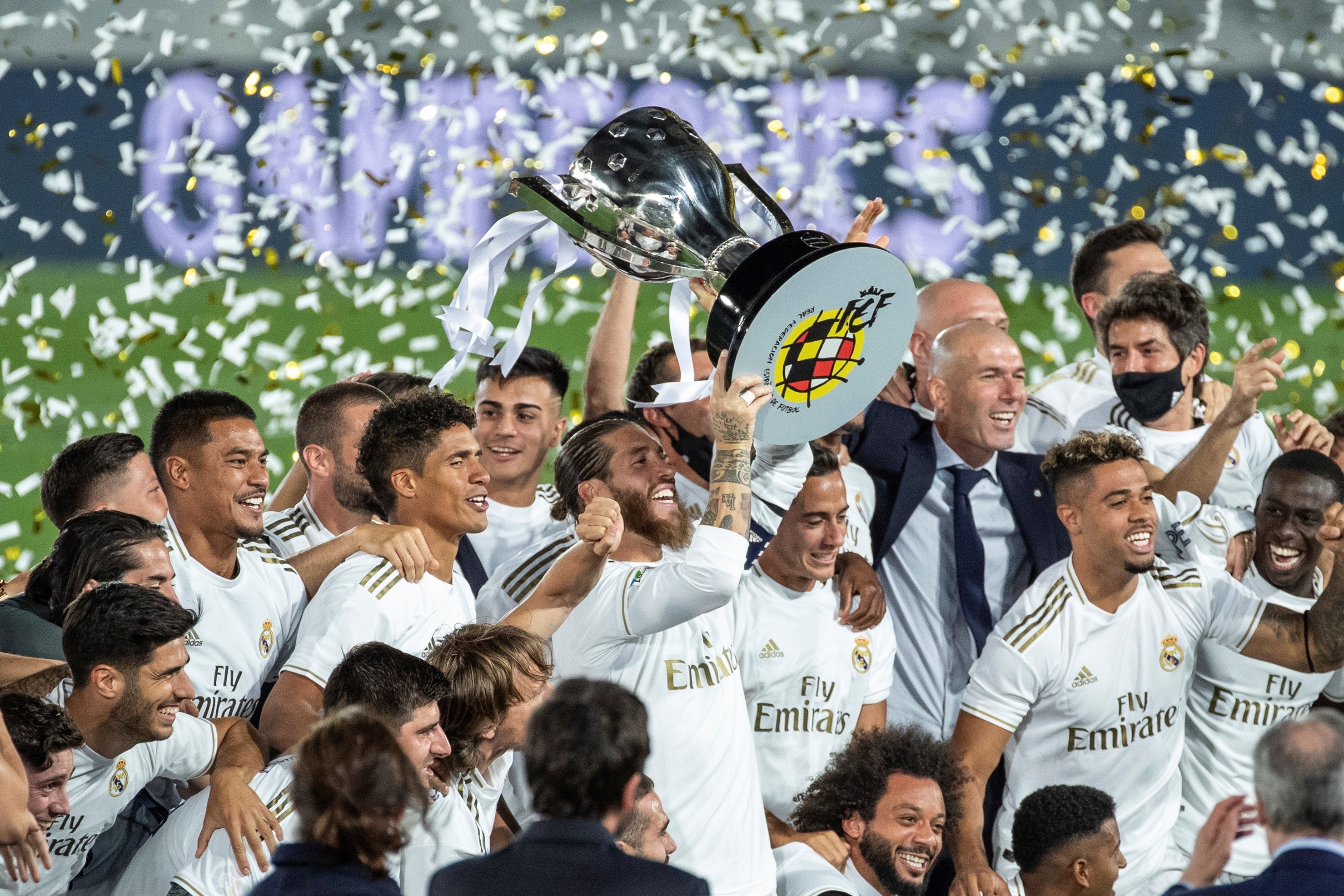 Sergio Ramos alzó al cielo el primer título del Real Madrid a puerta cerrada