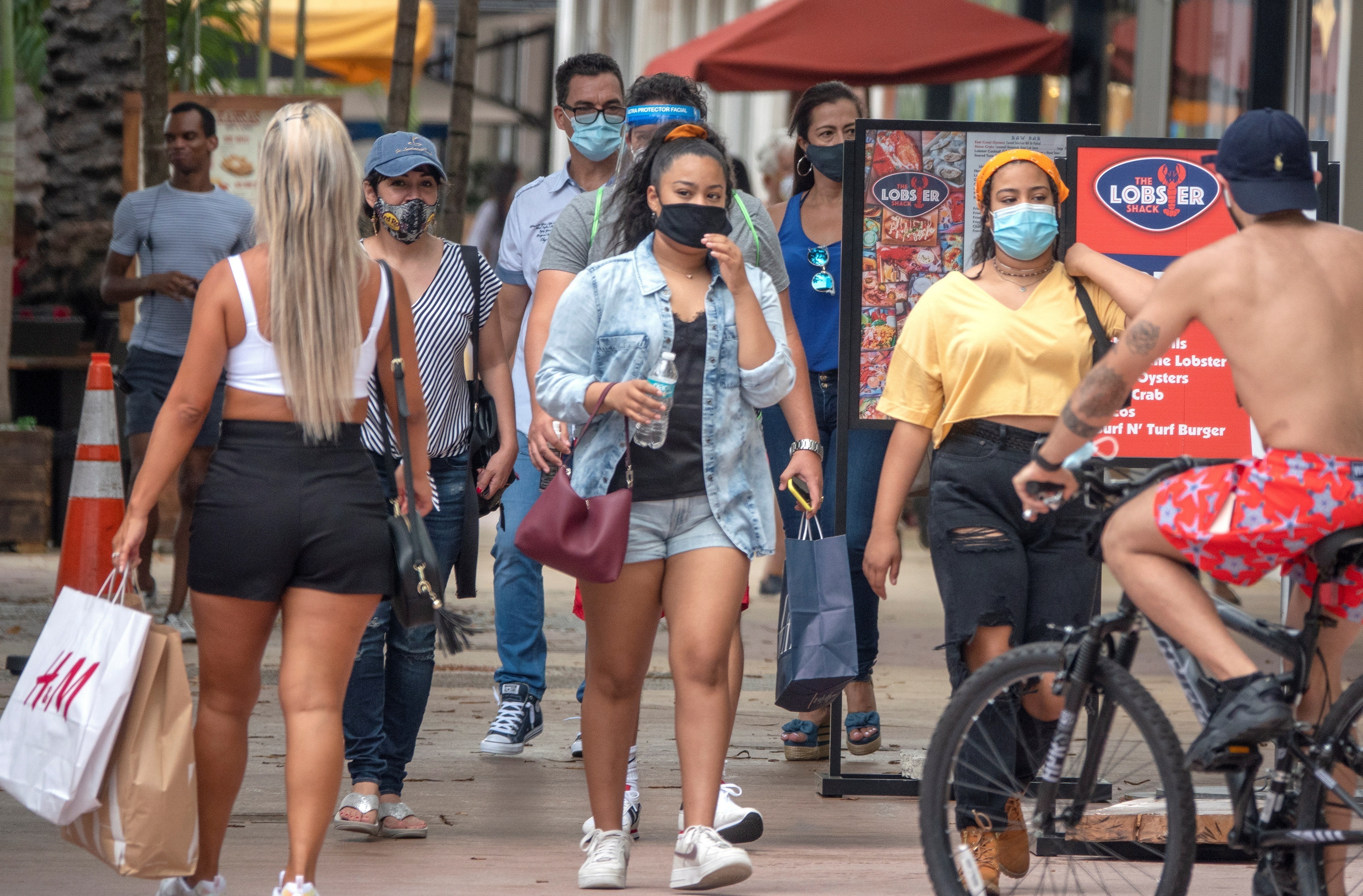 Florida en el centro de la pandemia y de la batalla por reabrir las escuelas