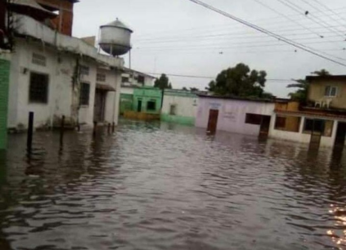 Fuertes lluvias dejan calles inundadas en Barlovento #7Jul (FOTO)