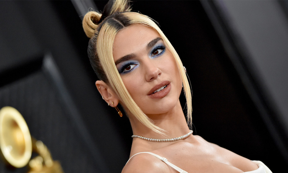 ¡Ay, caramba! Dua Lipa asistió a la premiere de Barbie enseñando sus pezones (FOTOS)