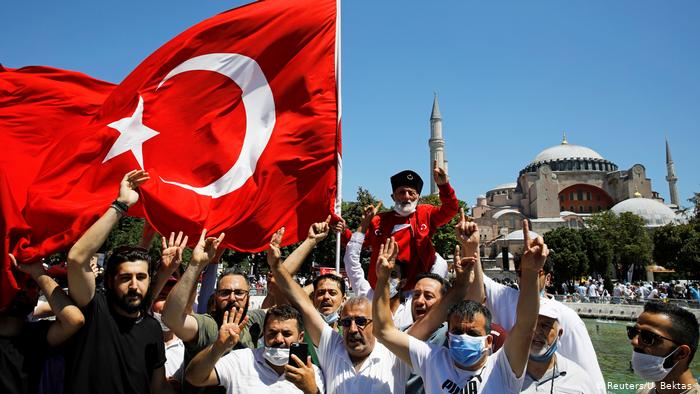 Primera plegaria musulmana en Santa Sofía, reconvertida en mezquita en Turquía (Fotos)