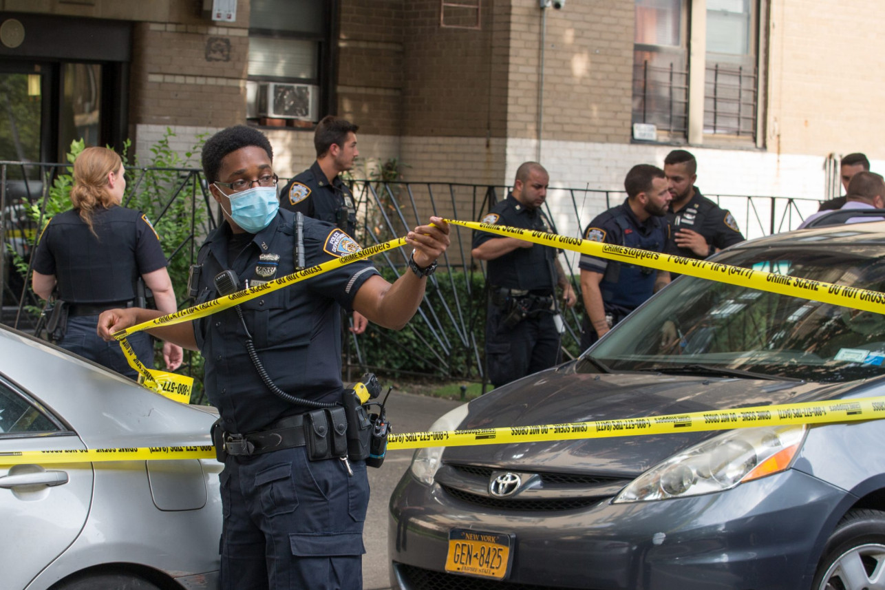 Lo asesinaron brutalmente frente a su edificio en Brooklyn