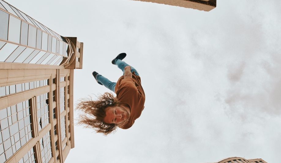 ¡Jumper! El atleta de parkour que desafía todas la leyes de Newton (Videos)