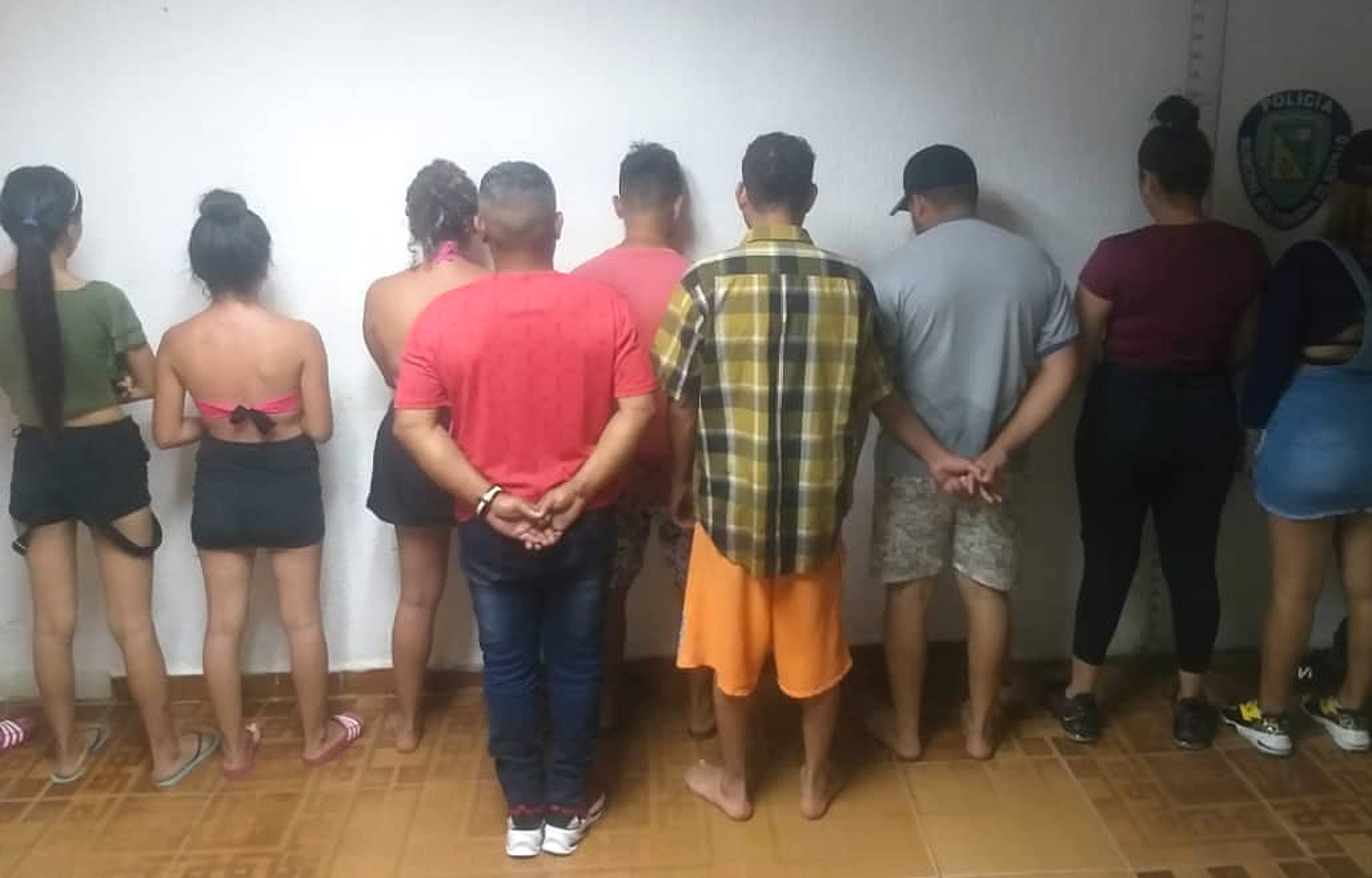 Detienen a 11 personas por realizar una “coronaparty” en una playa de Puerto La Cruz