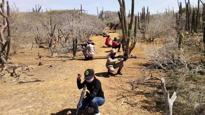 Alerta en Colombia… milicianos de Maduro practican ejercicios armados en la frontera (FOTOS)