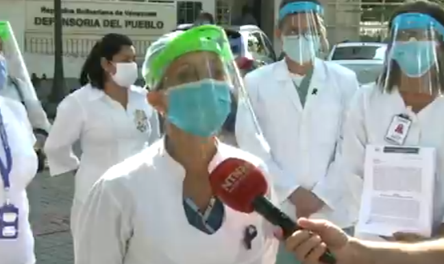 Como “una gran ayuda” calificó una enfermera a la entrega del bono “Héroes de la salud” (VIDEO)