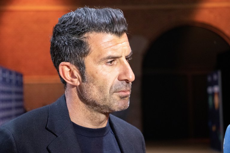 Luis Figo habló sobre la posible salida de Messi del Barça y la comparó con su traspaso al Real Madrid