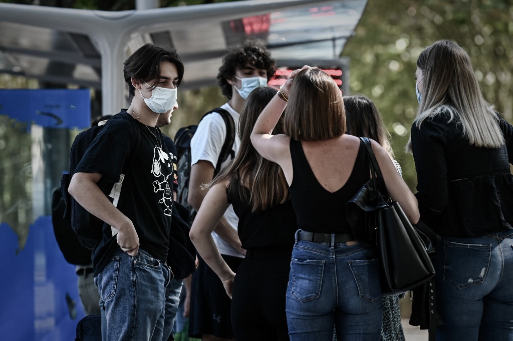 Aumentan los contagios en Francia y se mantiene la presión en sus hospitales