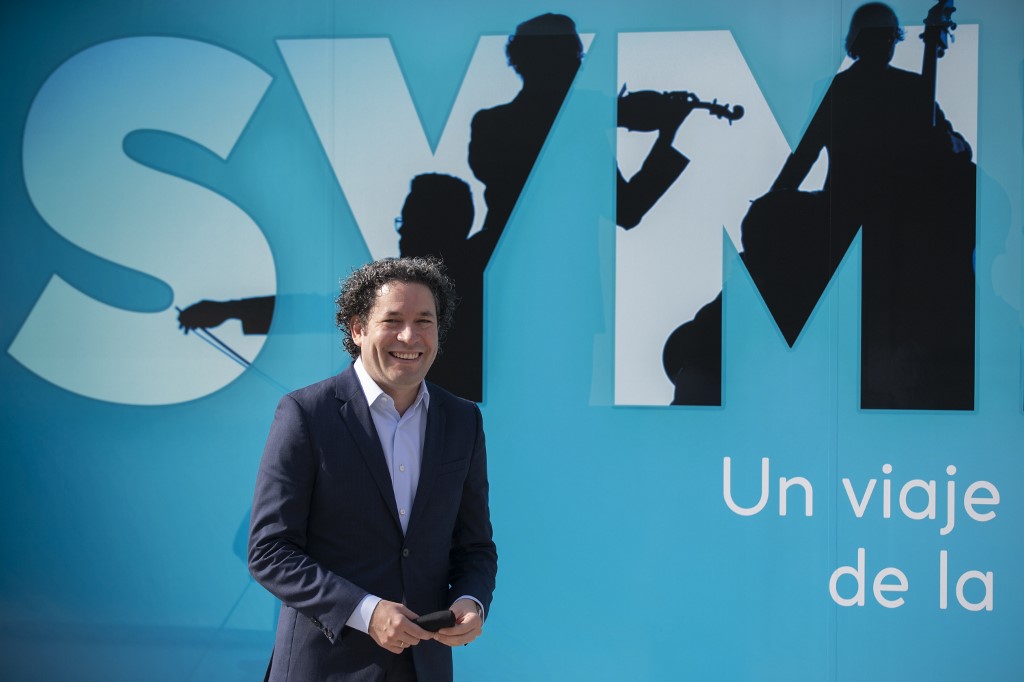 Con realidad virtual, Dudamel convierte al público en miembro de su orquesta (Fotos)