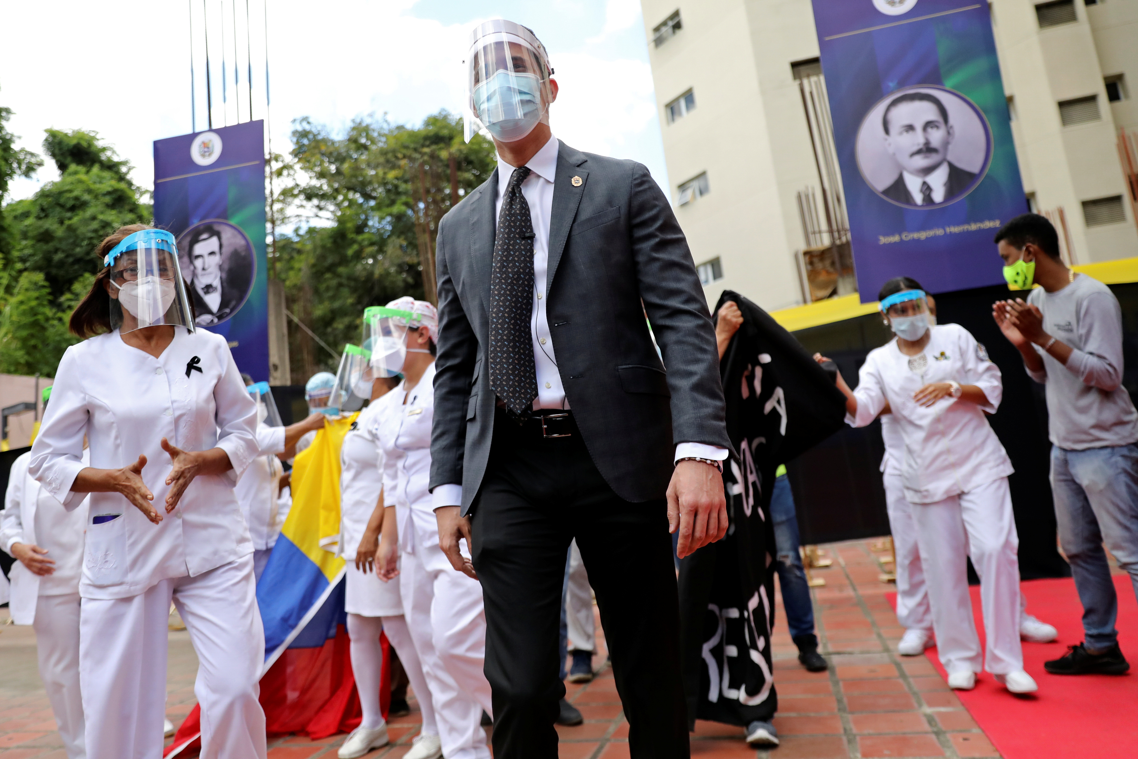 Gobierno Legítimo ha respaldado a casi 70 mil trabajadores de la salud