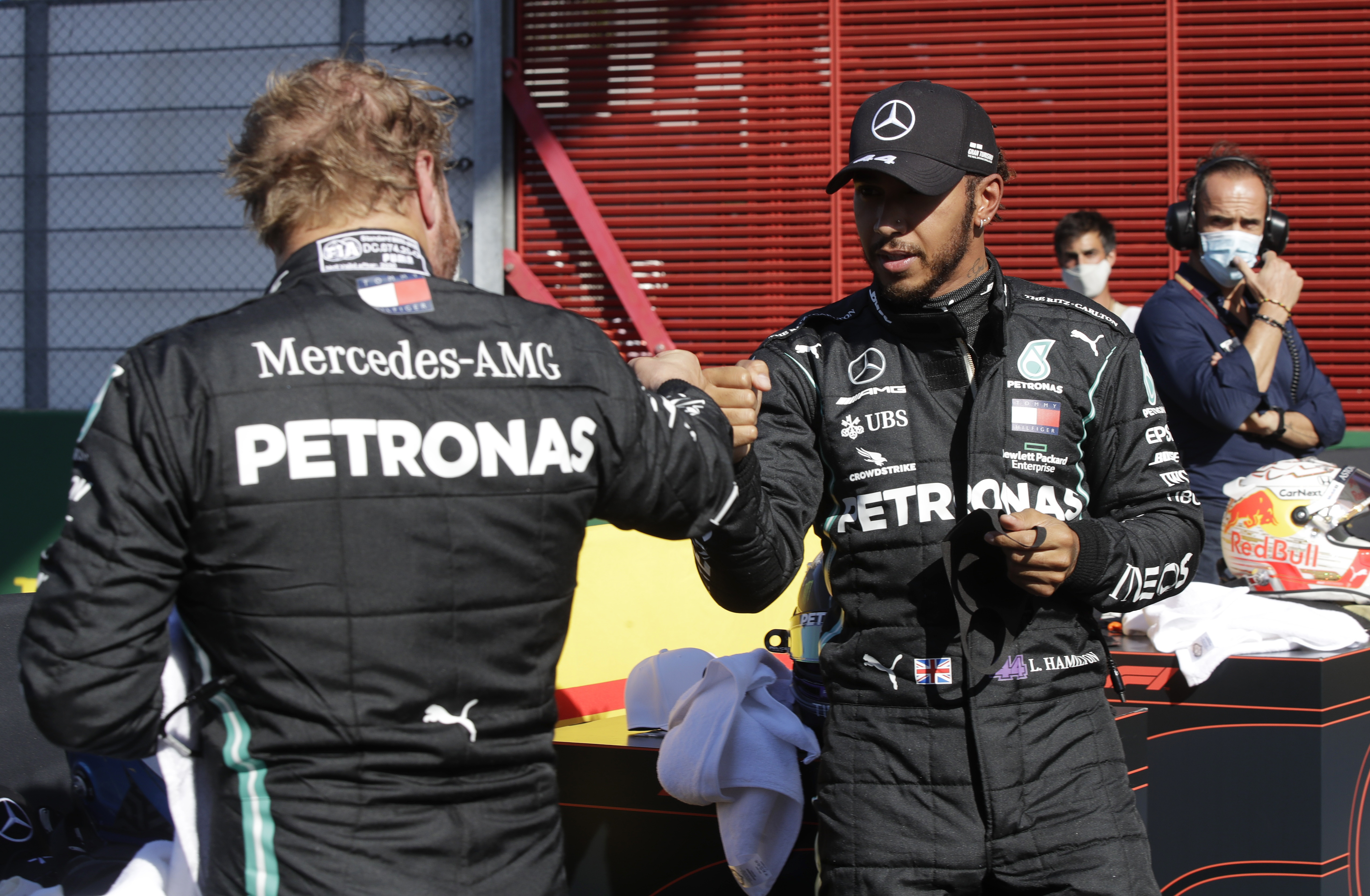 Lewis Hamilton se hace con la pole position en el GP de Toscana, delante de Valtteri Bottas