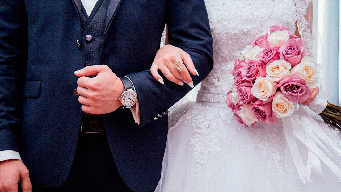 Una boda destinada al fracaso por falta de invitados se convierte en todo un éxito gracias a una peculiar idea de los novios