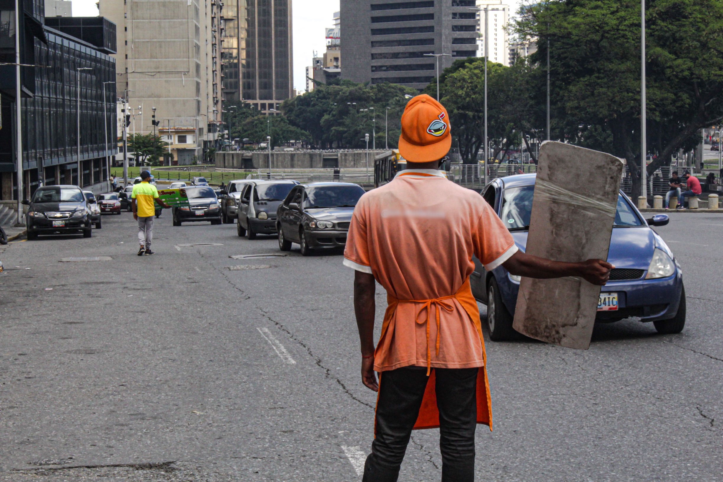 Los populares perreros de Plaza Venezuela, reinventados en pandemia (Fotos)