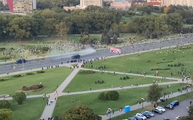 Policía bielorrusa dispersa manifestantes con cañones de agua en Minsk (VIDEO)