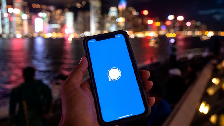 Hallan importantes fallos de seguridad en Signal y otras cuatro aplicaciones que permitían espiar a los usuarios