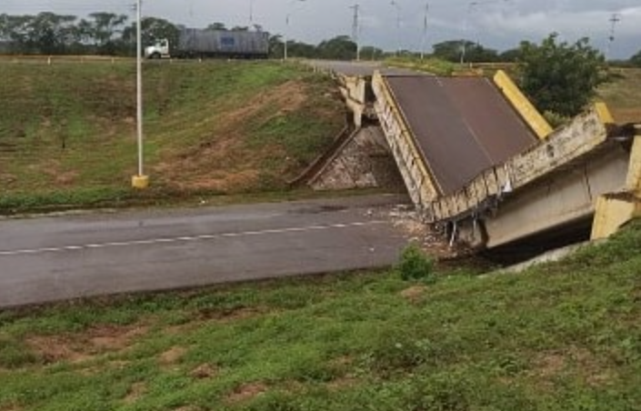 “El régimen se robó todo”, denunció el diputado Quiñónez tras caída de puente en Cantaura (VIDEO)