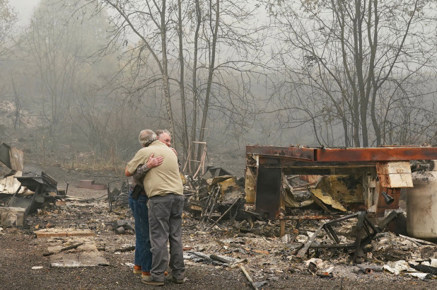 Desplegaron miembros de la Guardia Nacional en Oregón para combatir los incendios forestales