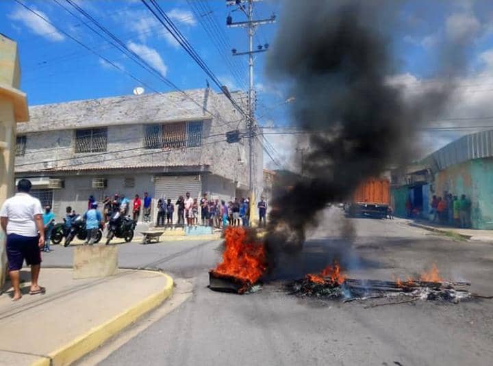 En Anzoátegui protestaron contra Hidrocaribe por la escasez de agua (Fotos)