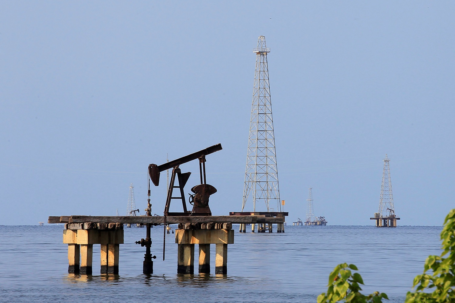 Tanquero iraní zarpa hacia el Golfo Pérsico transportando petróleo pesado venezolano