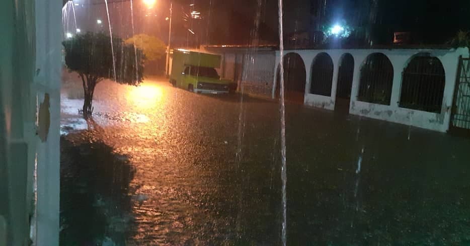 Tras las fuertes lluvias, varias comunidades en Aragua amanecieron sin luz este #13Oct (FOTOS)