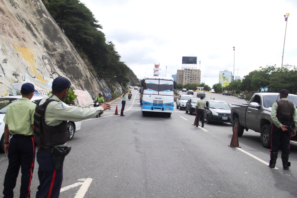 Transportistas comparan cantidad de viajantes hacia La Guaira con días feriados