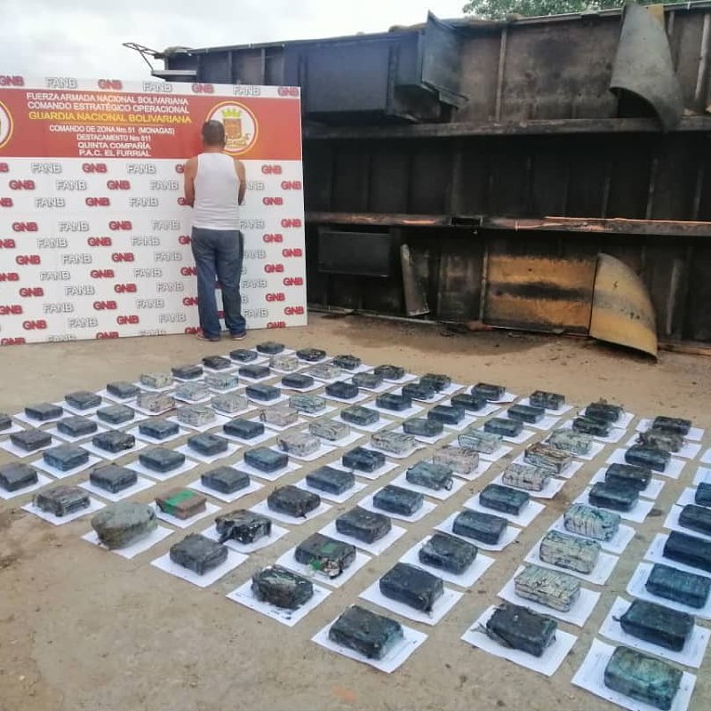 Intentaron pasar casi 100 panelas de droga en un narcocamión de platános en El Furrial (FOTOS)