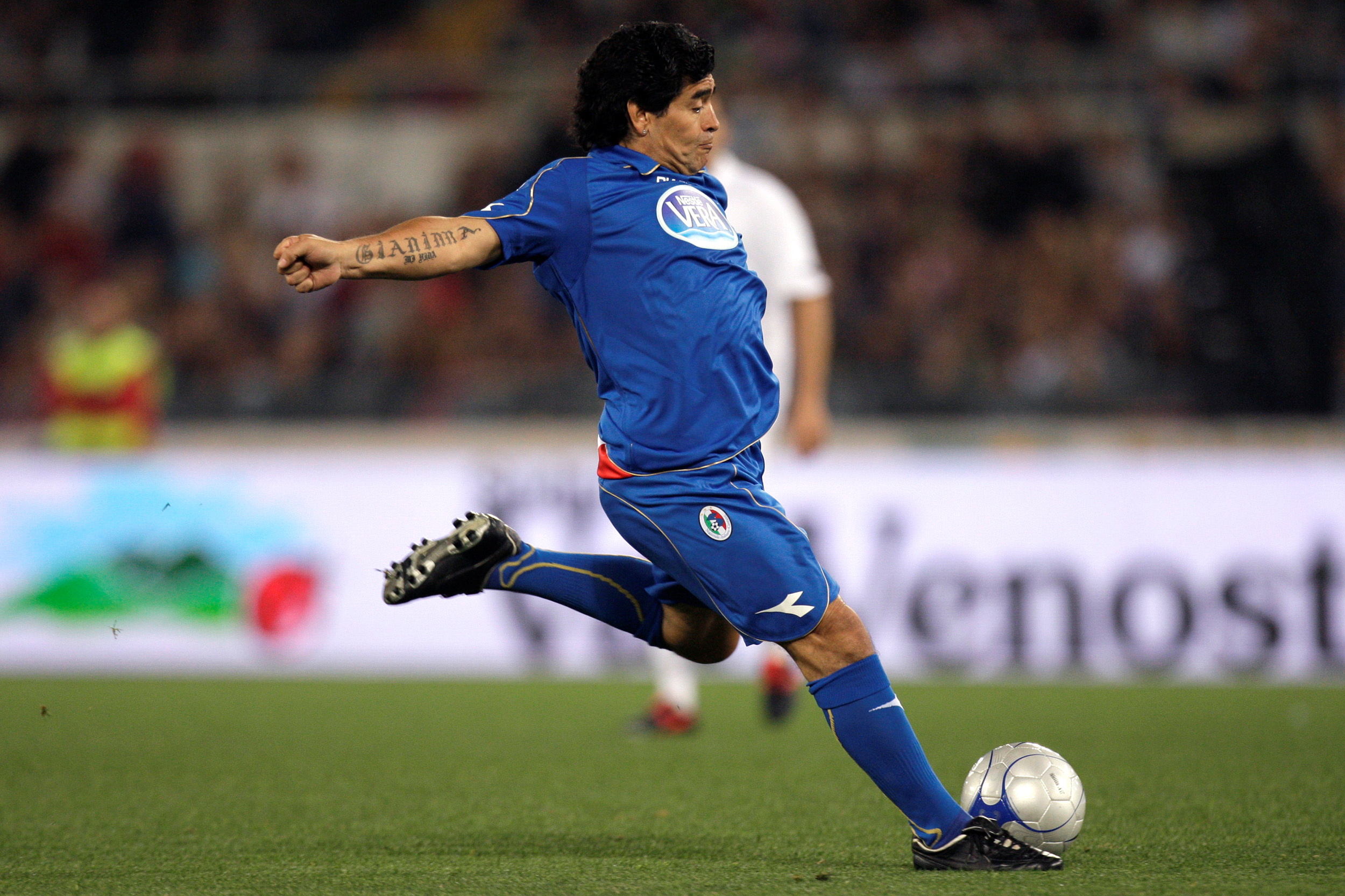 Maradona, el arte en los pies