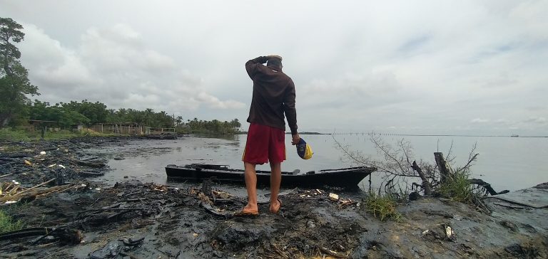 En imágenes: Derrames de petróleo en el Lago de Maracaibo causan estragos en San Francisco