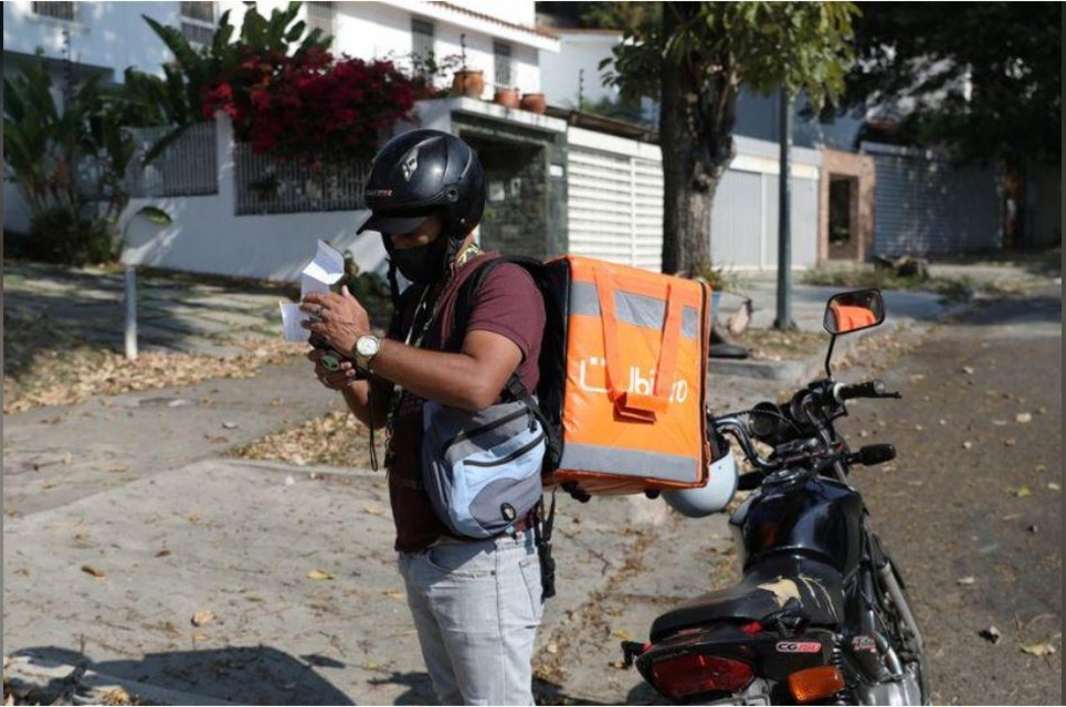 En Venezuela, un trabajador de “delivery” gana mucho más dinero que con un empleo formal