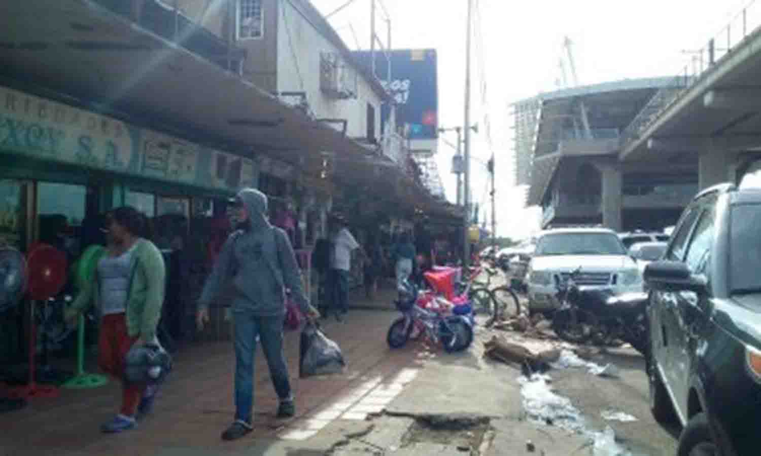 El mercado las Pulgas en Maracaibo está de par en par y sin medidas de control