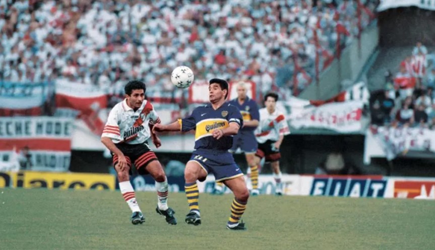 Maradona: La Historia de los cantitos de cancha que le dedican en todo el mundo