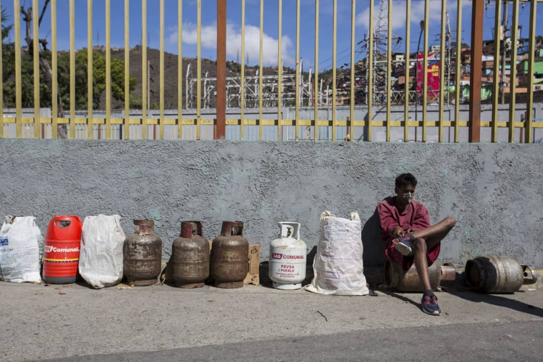 Diputado Castellanos denunció que aragüeños compran la bombona de gas hasta en 40 dólares