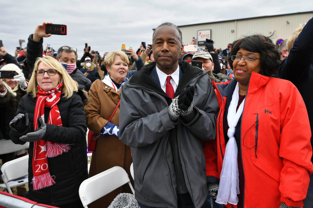 Secretario Ben Carson dio positivo por Covid-19