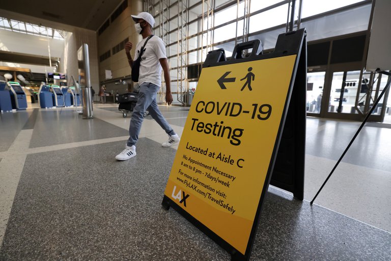 EEUU exigirá a los viajeros un test negativo de 24 horas antes de su vuelo